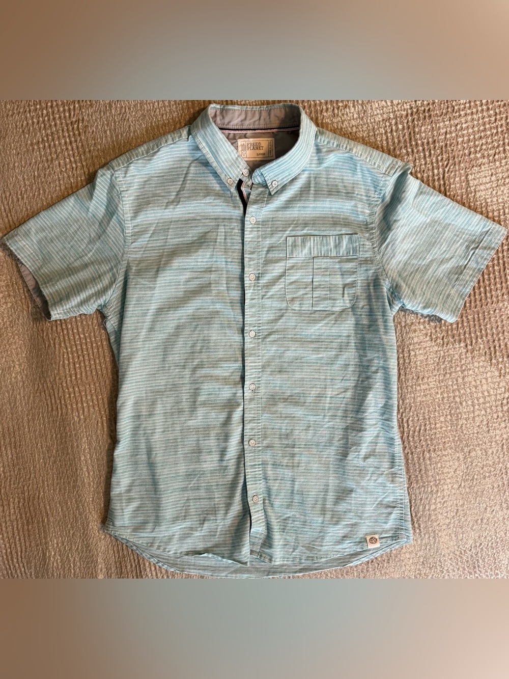 Free Planet Men’s Short Sleeve Button-Down Shirt
